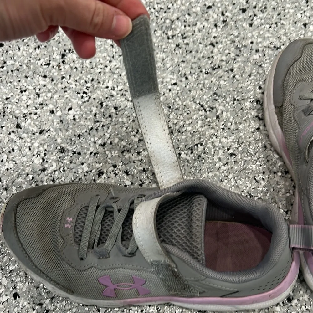 Girls under Armour sneakers